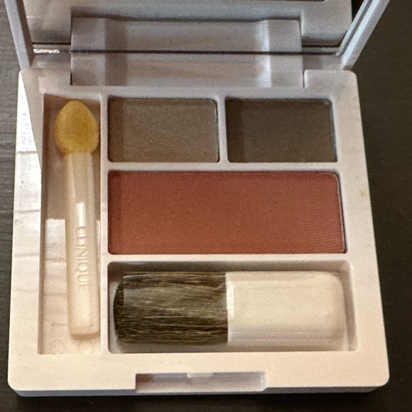 new eye makeup bundle;4 eye shadows; 2 eyeliners; & 1 eyeshadow & blush palette - Picture 9 of 10
